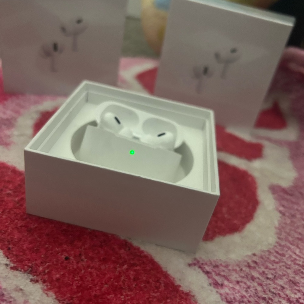 White Wireless Earbuds